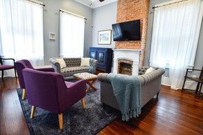 Smart TV - Historic B&B in the Heart of the City (New Orleans)