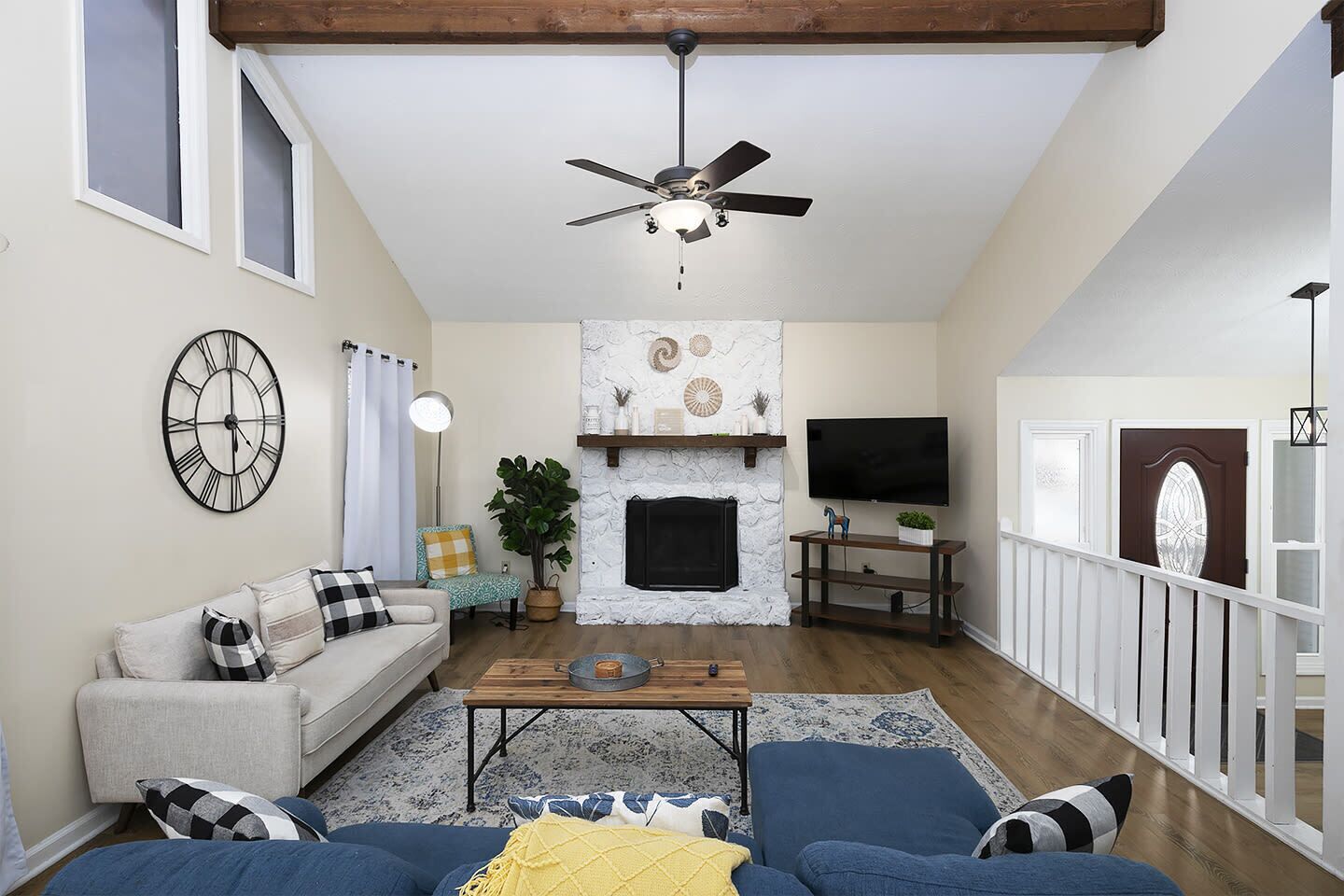 Renovated Farmhouse Near Six Flags