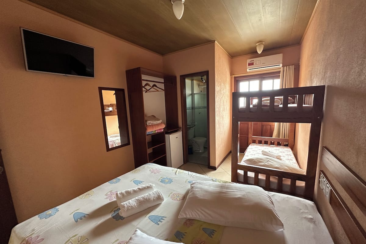Superior Quadruple Room | 1 bedroom, minibar, free WiFi, bed sheets