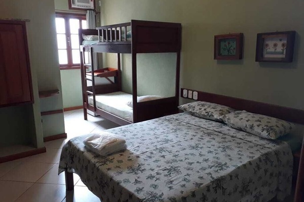 Minibar, wifi gratis y ropa de cama