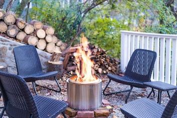 Image of Quiet Delight w/ Firepit & Grill 5 Min to TN Aquarium