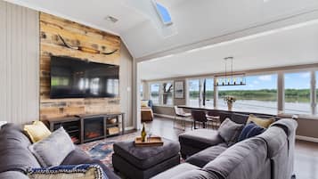 Smart TV, fireplace, Netflix, streaming services