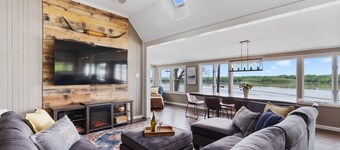 Luxury River Front Cottage With Hot Tub & Spectacular Views 