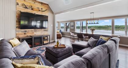 Luxury River Front Cottage With Hot Tub & Spectacular Views