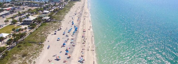 Beach nearby, sun-loungers, beach towels