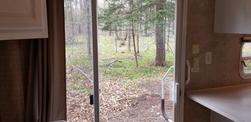 Crystal Camper - Large Two Bedroom Spacious RV w/Wooded Trail