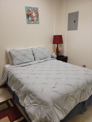 3 室のベッドルーム、アイロン / アイロン台、WiFi (無料)、ベッドシーツ