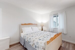 2 slaapkamers, een strijkplank/strijkijzer, internet, beddengoed