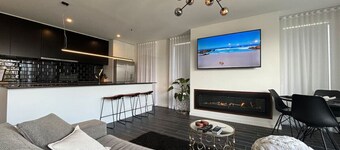 Luxury  2Bdr Beach Side Apt FreeNetflix☆WiFi☆Wine