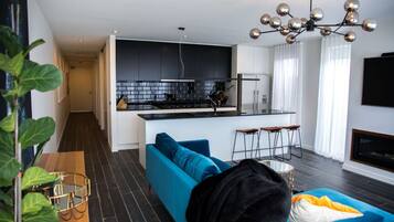 TV, fireplace, Netflix, streaming services