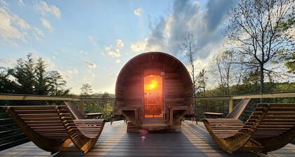 Lake Nottely 4 bdrm cabin, sauna w/ mtn & lake views, dock, & EV charger.