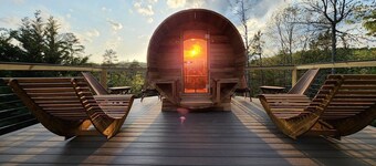 Lake Nottely 4 bdrm cabin, sauna w/ mtn & lake views, dock, & EV charger.
