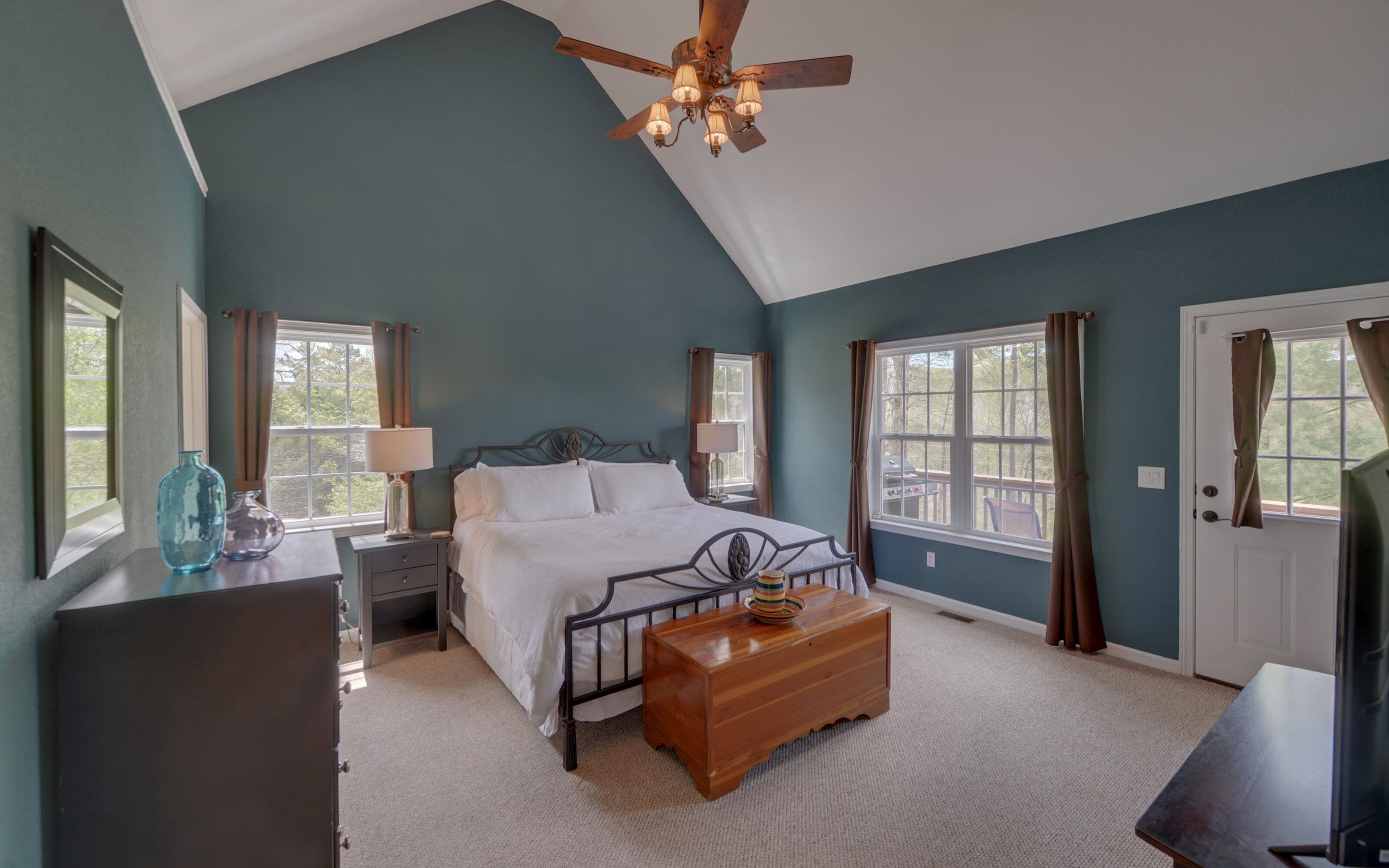 4 間睡房、熨斗/熨衫板、可攜式嬰兒床、免費 Wi-Fi