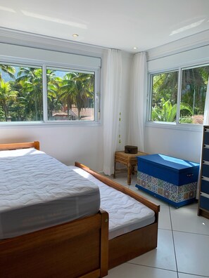 4 bedrooms, iron/ironing board, free WiFi - Casa Alto Padrão pé na Areia (SP)