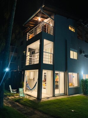 Exterior - Casa Alto Padrão pé na Areia (SP)