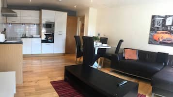 Apartment | Wohnzimmer | 30-Zoll-Fernseher mit Digitalempfang