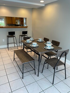 Dining - Wampler's Lake Cottage (Brooklyn)