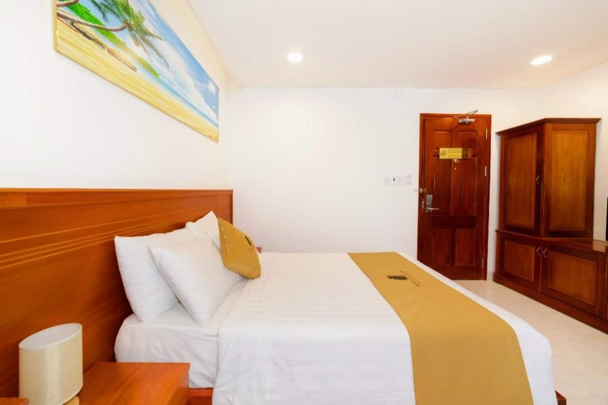 Minibar, in-room safe, desk, blackout drapes