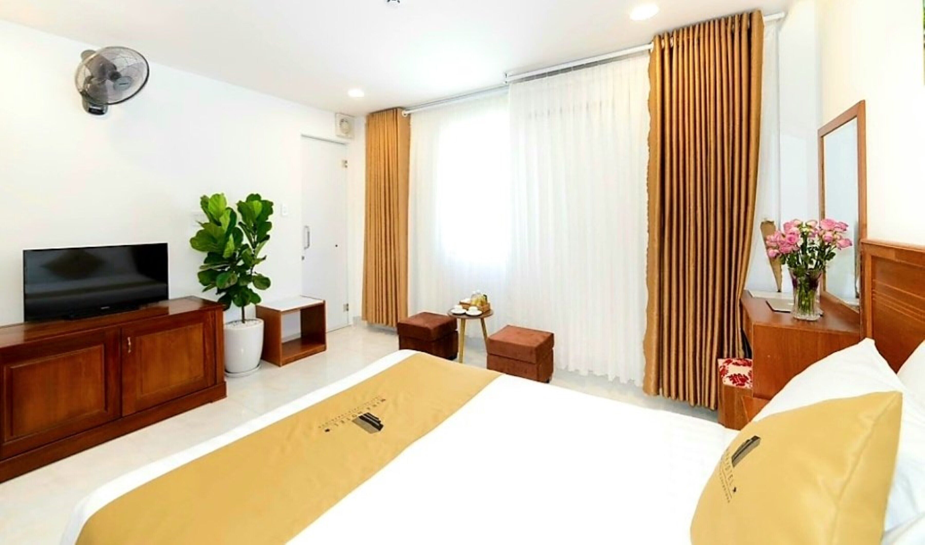 Minibar, in-room safe, desk, blackout drapes