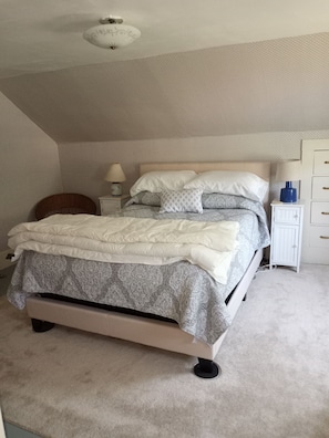 2 bedrooms, desk, free WiFi, bed sheets - Farmstay, 2 bedrooms with 2 private baths, private entrance. (Waldoboro)