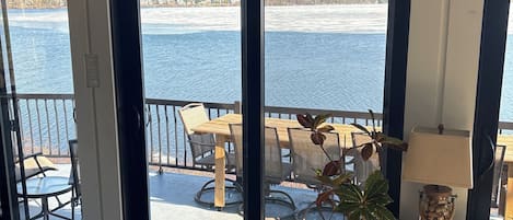 Smart TV, fireplace, DVD player, books