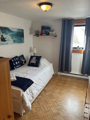2 bedrooms, desk, iron/ironing board, WiFi