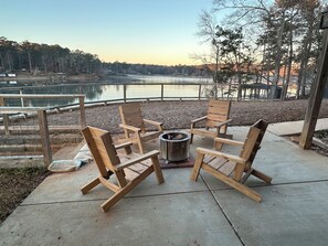 Terrace/patio - Welcome to Paradise: Stunning Lakefront Home on Lake Martin! (Eclectic)
