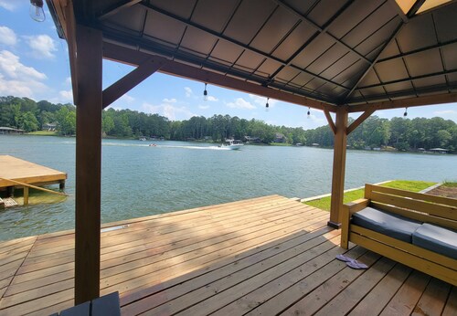 Welcome to Paradise: Stunning Lakefront Home on Lake Martin!