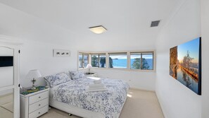 5 bedrooms, iron/ironing board, Internet, bed sheets - Watch the Whales - Breathtaking Views (Avoca Beach)