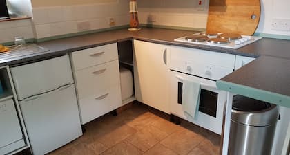 Cottage - Sleeps 4 - Pets Ok - Garden - Parking