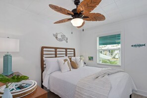 3 quartos, ferros/tábuas de passar roupa, acesso à internet