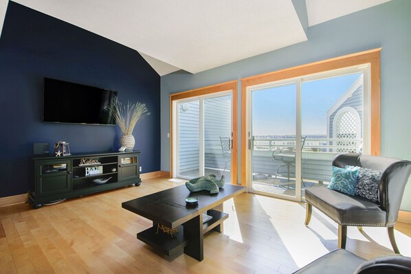 TV - Spring Lake Waterfront Condo-Perfect Family Getaway (Spring Lake)