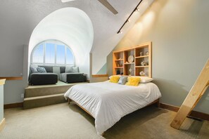 2 bedrooms, iron/ironing board, travel crib, free WiFi - Spring Lake Waterfront Condo-Perfect Family Getaway (Spring Lake)