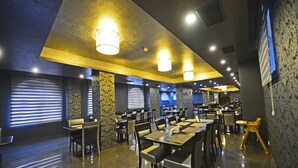 A spacious restaurant with high ceilings, modern lighting, and a clean, polished floor. - Astoria Tbilisi (Tbilisi)