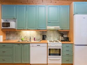 Réfrigérateur, micro-ondes, lave-vaisselle