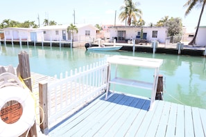 Pool - Oceanside, Pet Friendly, Smart Home with-SUP, kayak with and 60 ft Dock (Marathon)