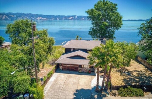Luxe and Spacious Lakefront House with Brand New Dock and Boat Lift