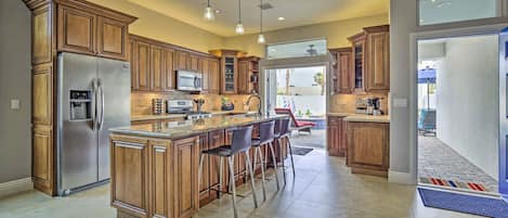 Fridge, microwave, stovetop, dishwasher