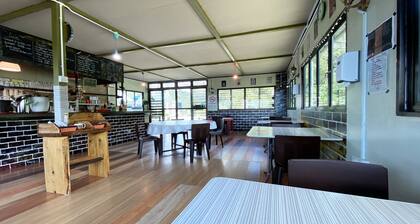 Lily Cottage & Kitchen