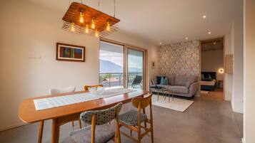 Télévision, table de tennis de table