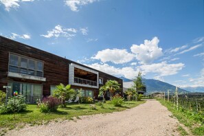 Exterior - Holiday Apartment "Das Eckige" with Mountain View, Wi-Fi, Garden & Terrace (Tscherms)