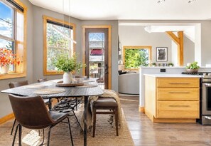 Dining - Breckenridge Mnt home. Gorgeous views/hot tub. Great location! 30+ day stays (Breckenridge)