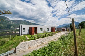 Exterior - Holiday Apartment "Matthäus" with Mountain View, Wi-Fi, Garden & Terrace (Tscherms)