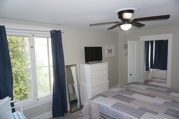 Familie suite, meerdere bedden, niet-roken, aan de binnenplaats | 2 slaapkamers, individueel gedecoreerd, individueel gemeubileerd