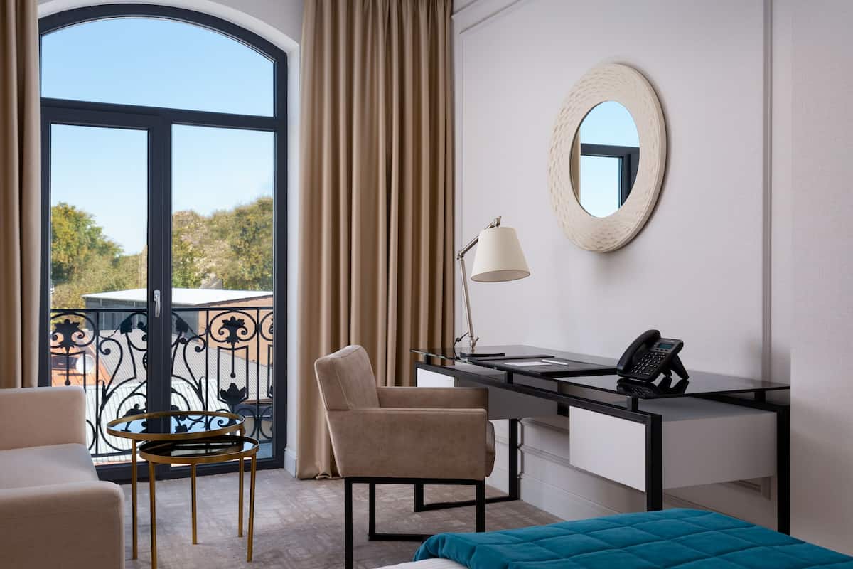 deluxe twin room, 2 queen beds | in-room safe, individually decorated, individually furnished, desk