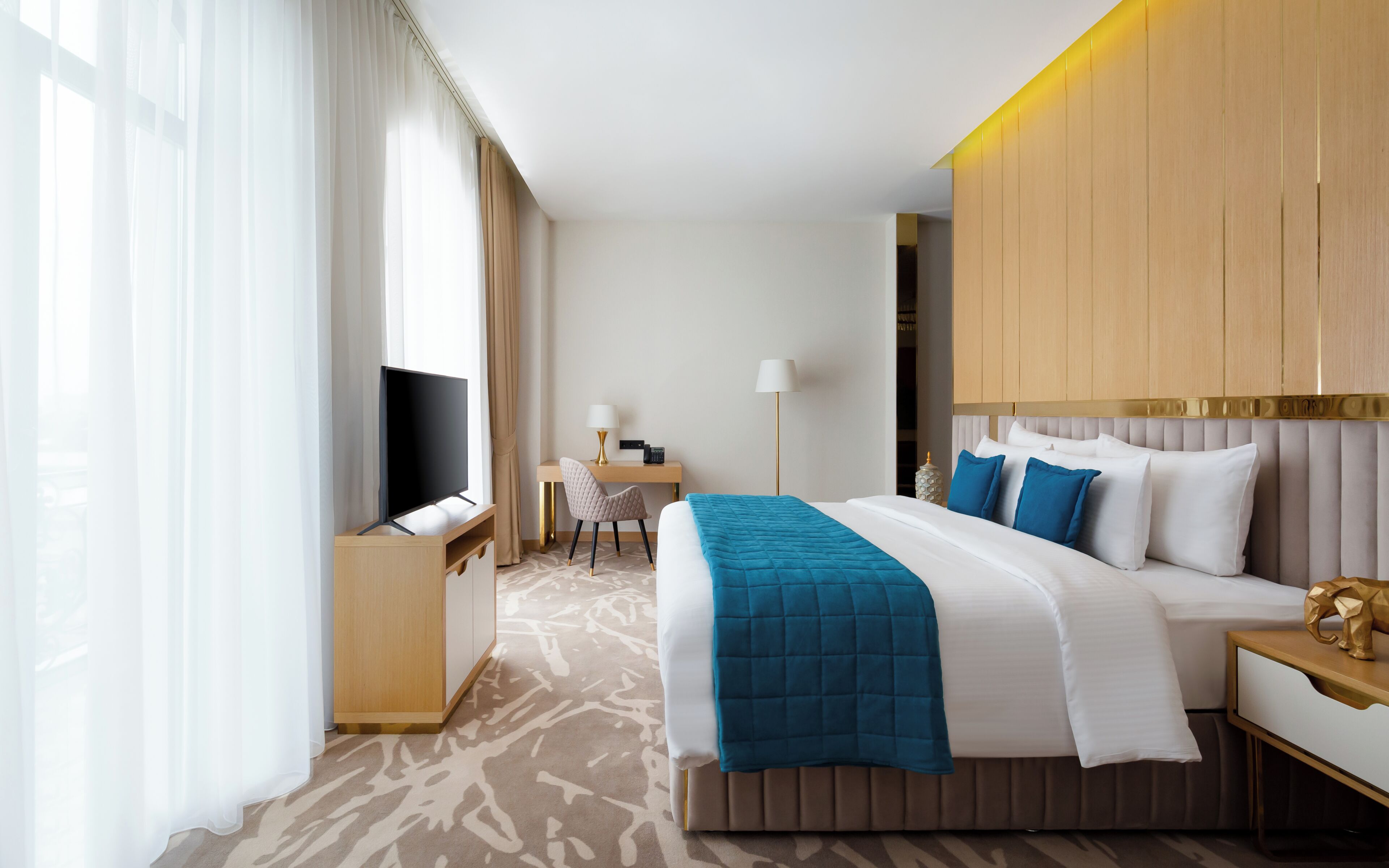 Superior Suite | In-room safe, individually decorated, individually furnished, desk