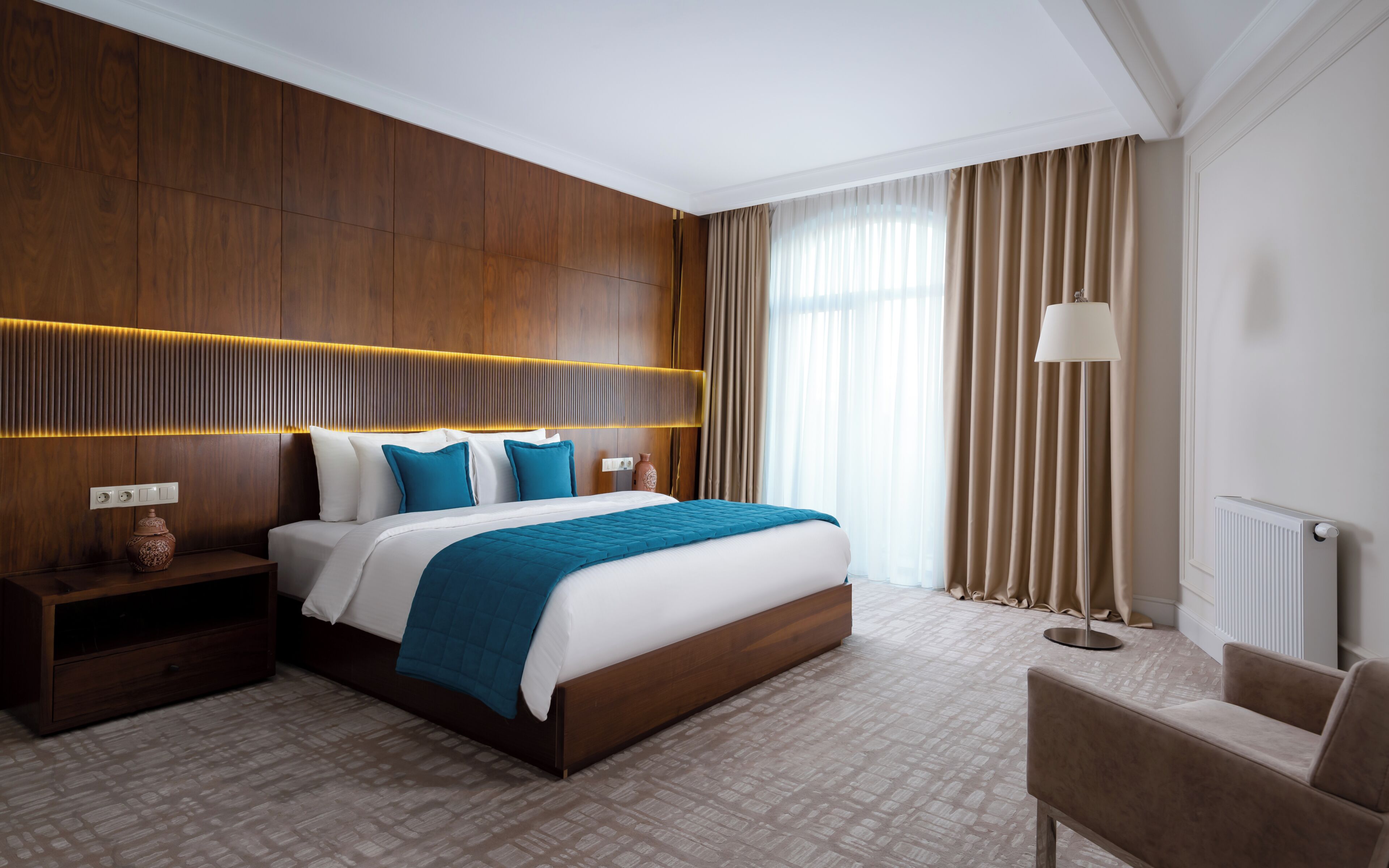 Suite | In-room safe, individually decorated, individually furnished, desk