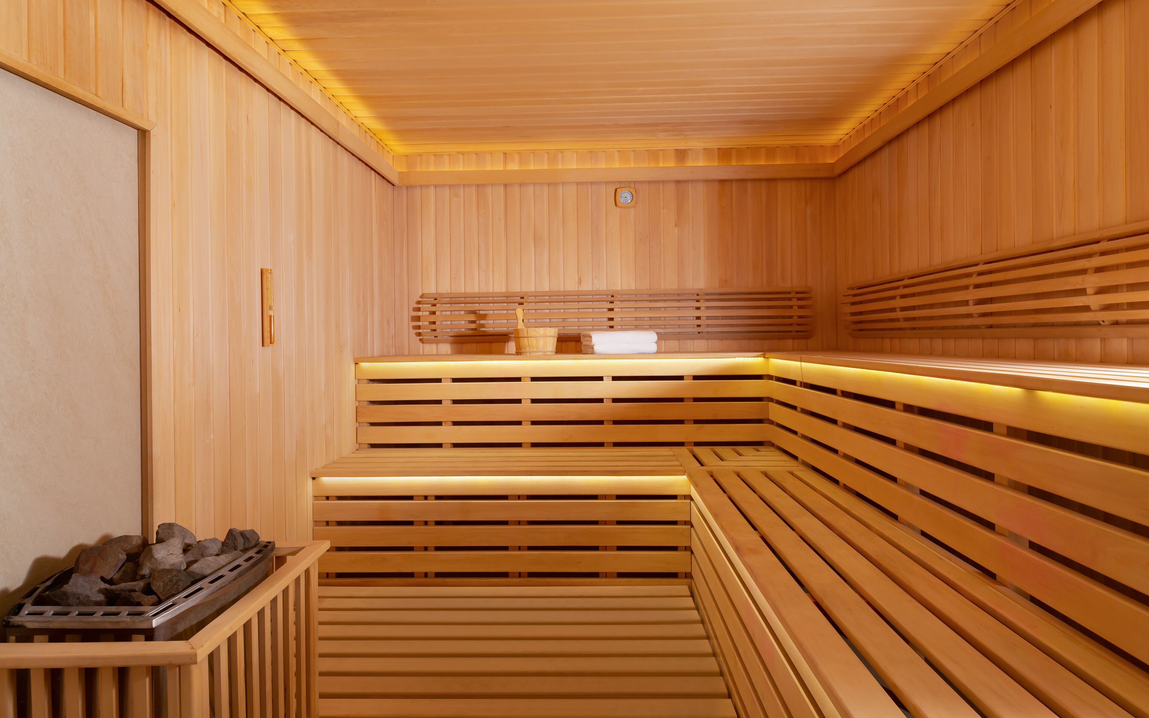 sauna, steam room, turkish bath/hammam, body treatments, aromatherapy