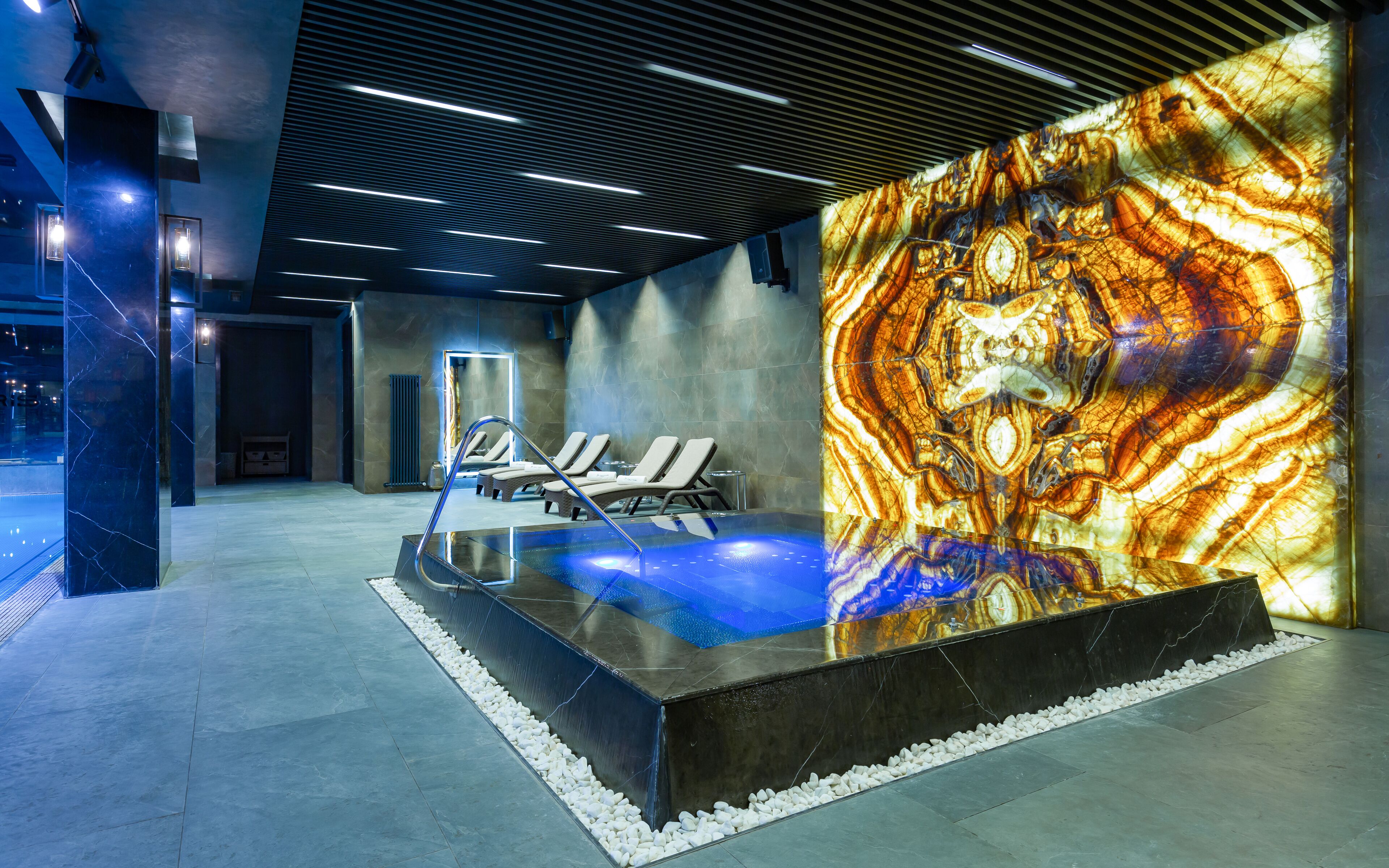 sauna, steam room, turkish bath/hammam, body treatments, aromatherapy