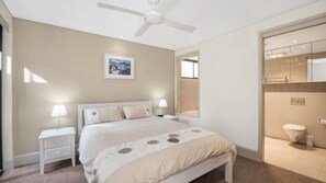 3 bedrooms, iron/ironing board, Internet, bed sheets - The Edge - 3 Min Flat Walk to Beach & Cafes (AVOCA BEACH)